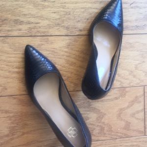 Ann Taylor Leather pumps